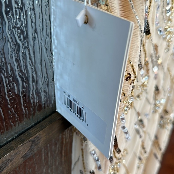 Mac Duggal women’s Cream One-Shoulder Dress with flower feather detail size 2. - Picture 13 of 13